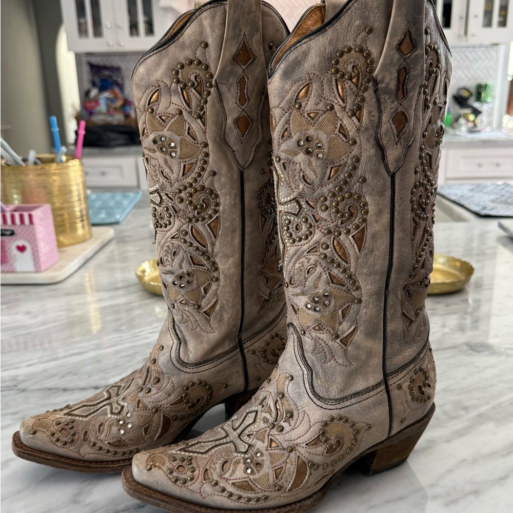 Women’s Corral Boots 6